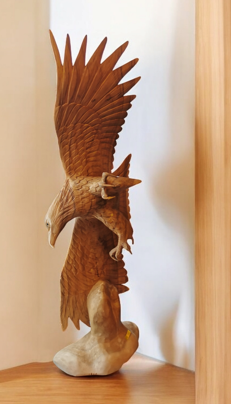 Adler-seitlich-fliegend-Tier-Figur-aus-Suarholz-Akazie-handgeschnitzt-ca-100cm
