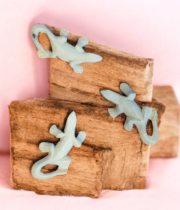 Mini-Gecko-aus-Holz-Suarholz-Akazie-8cm-geschnitzt-handgemacht-01