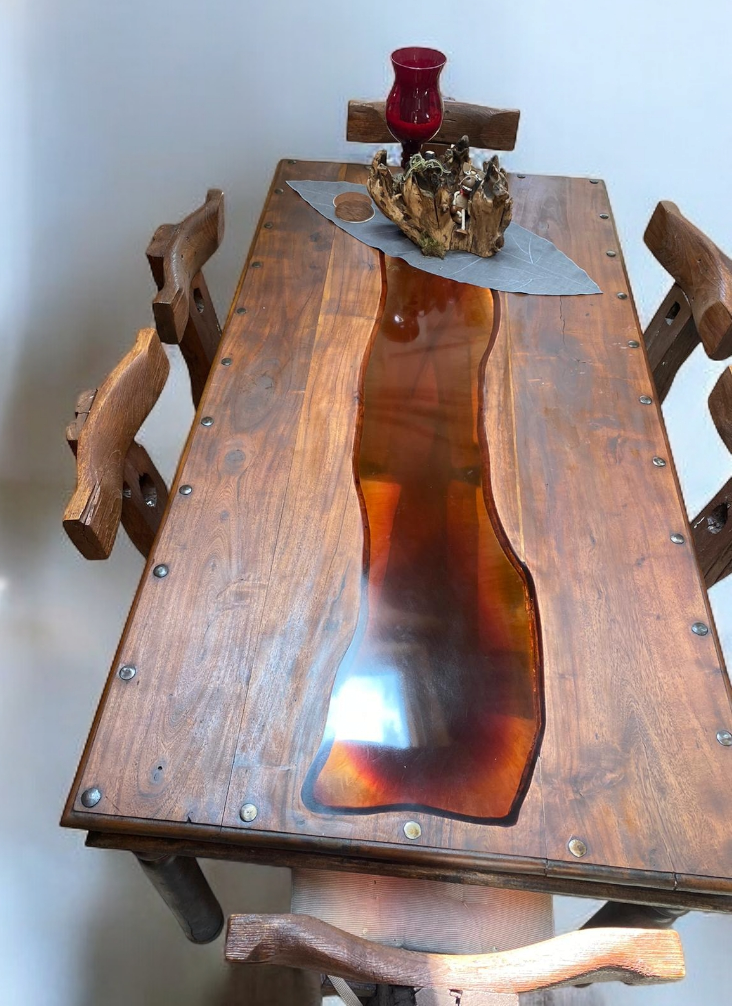 Wohnzimmertisch mit rotem Epoxidharzfluss Farbverlauf