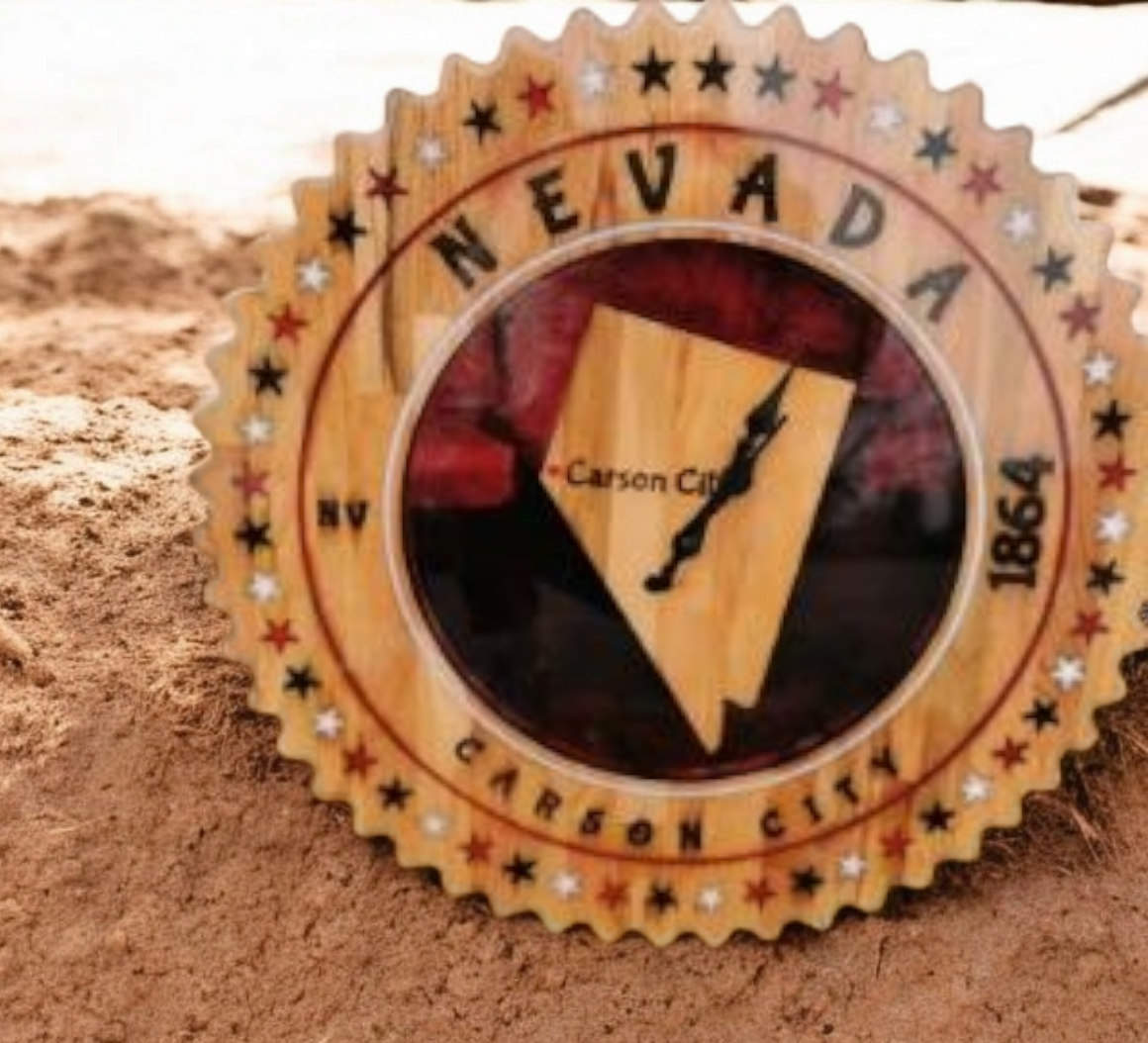 Suarholz Wanduhr mit eingegossenem Epoxidharz Nevada Las Vegas 1864